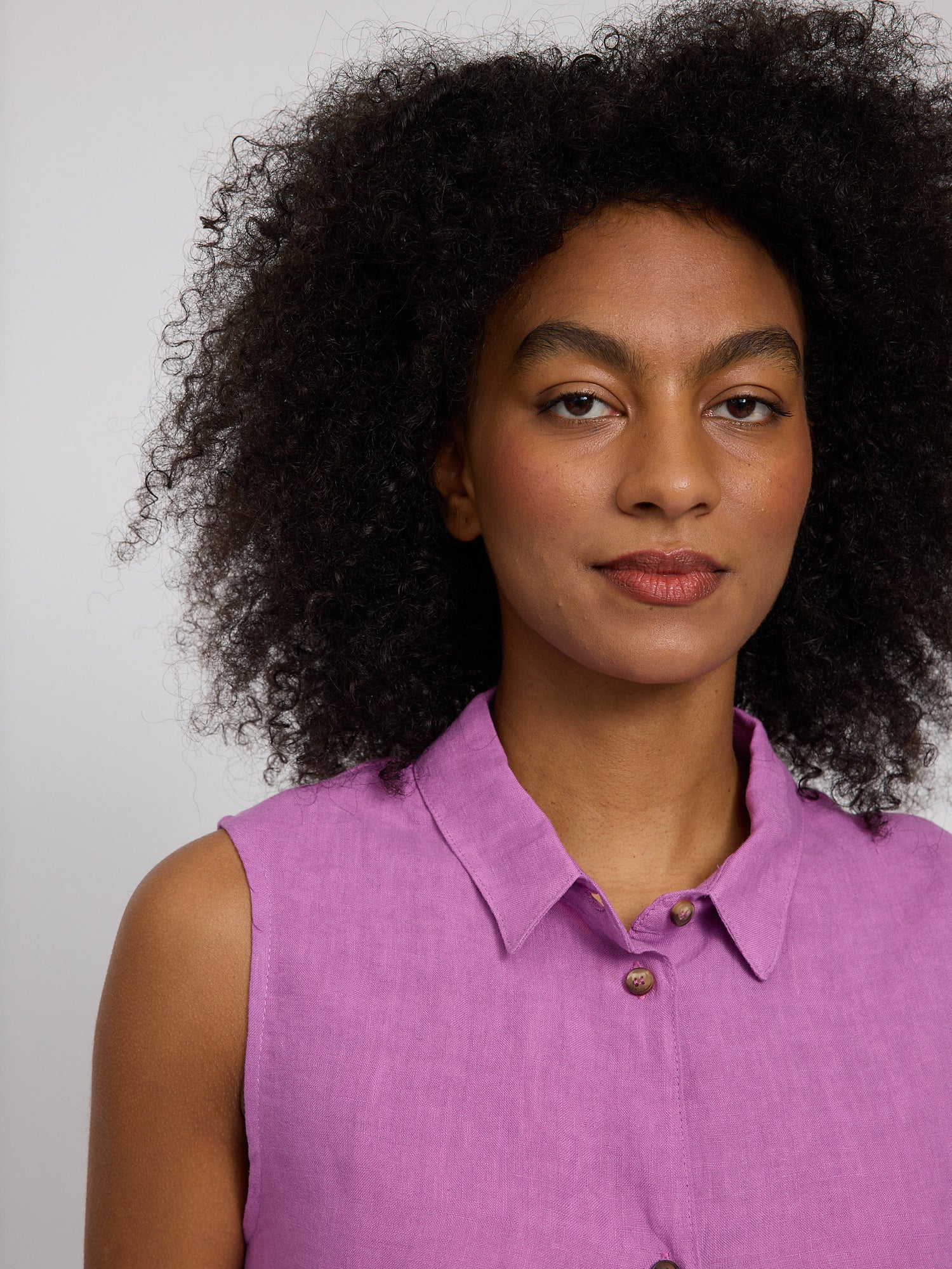 Sleeveless Linen Shirt – Leichtes Leinenhemd für Sommer