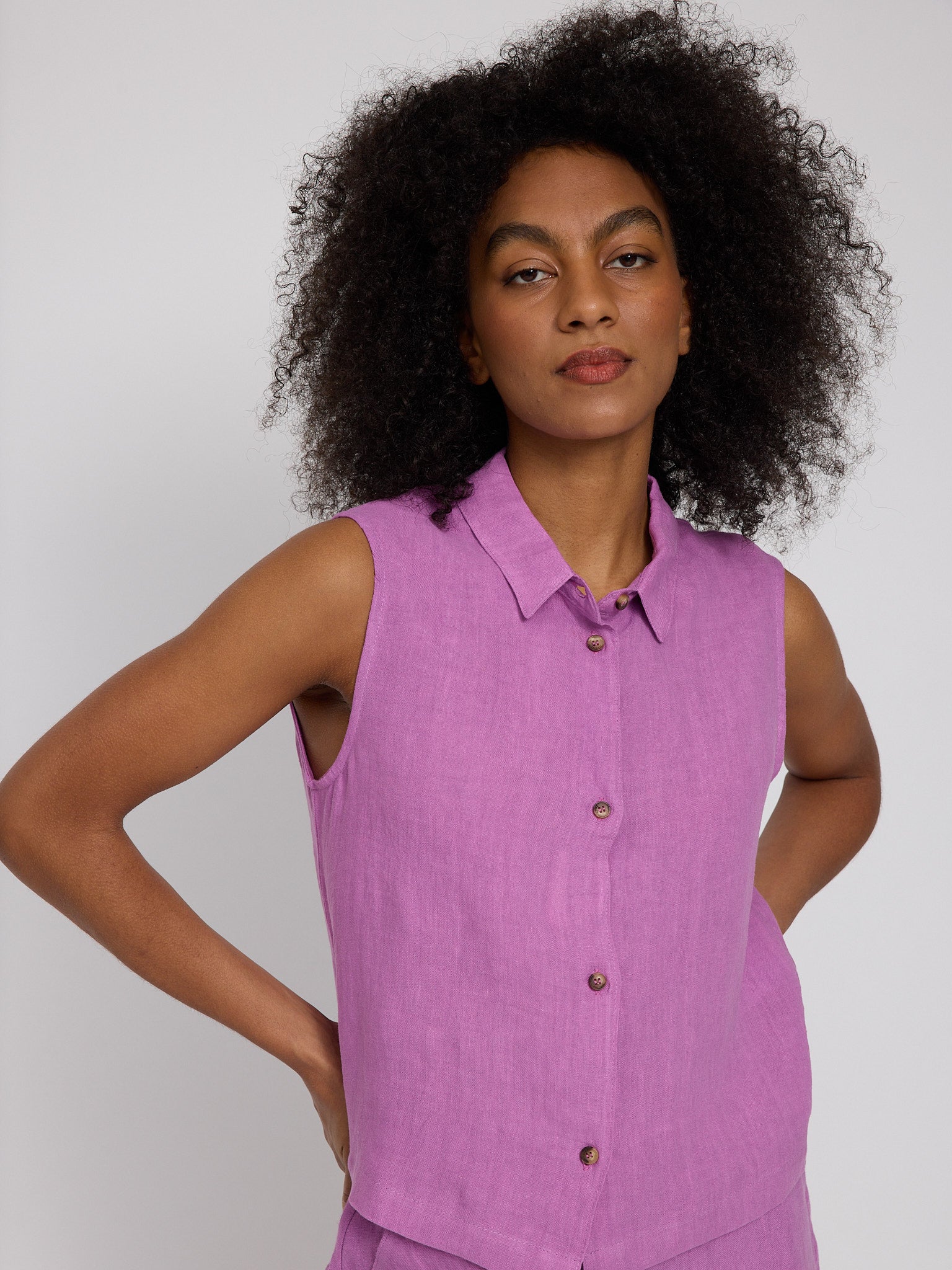 Sleeveless Linen Shirt – Leichtes Leinenhemd für Sommer