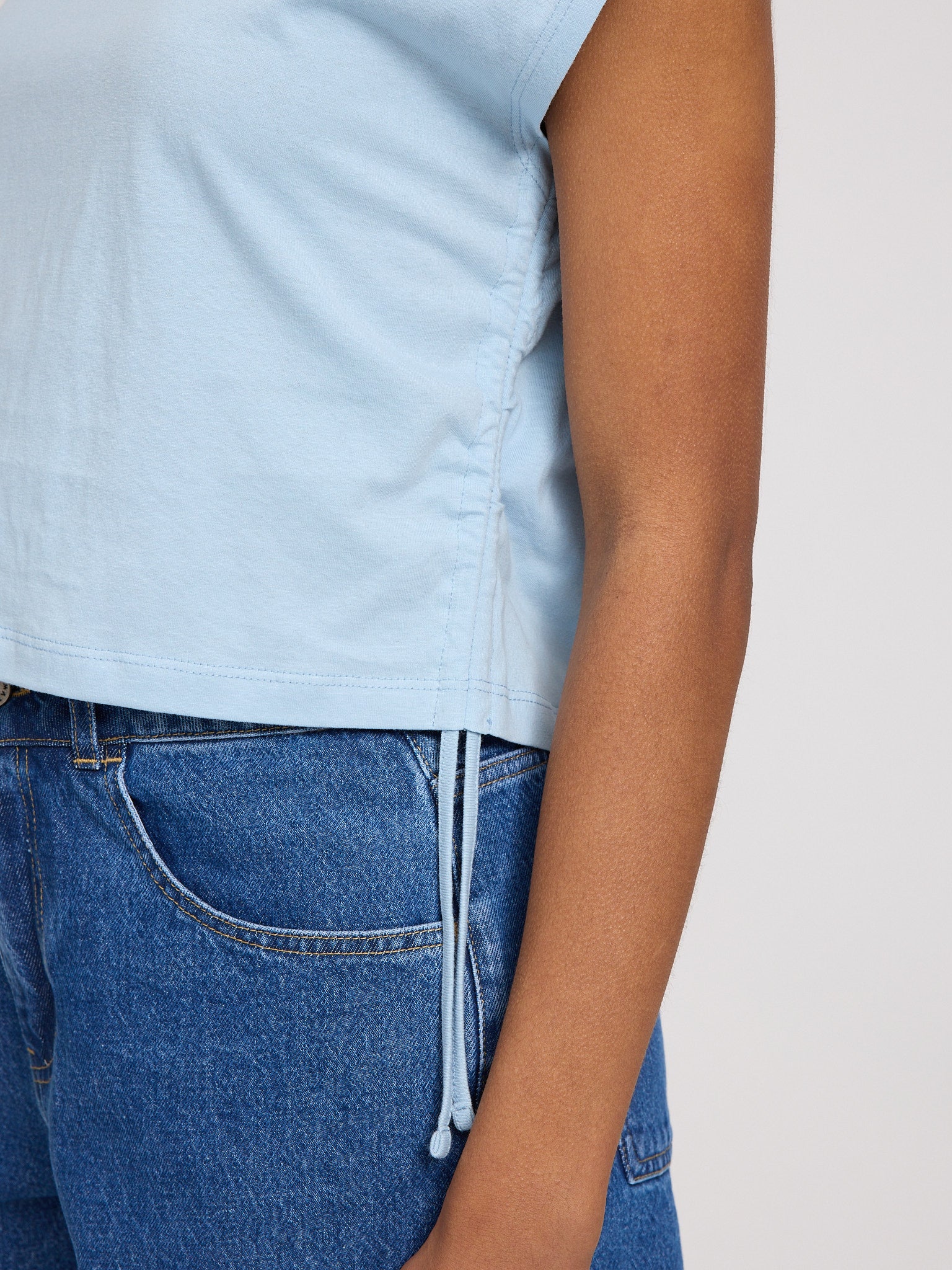 Tie Detail T-Shirt aus Bio-Baumwolle (GOTS)