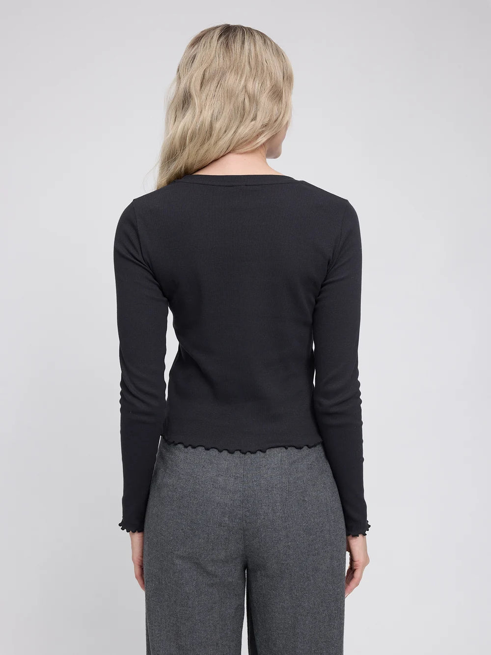Mazine Babylock Hems Longsleeve – black