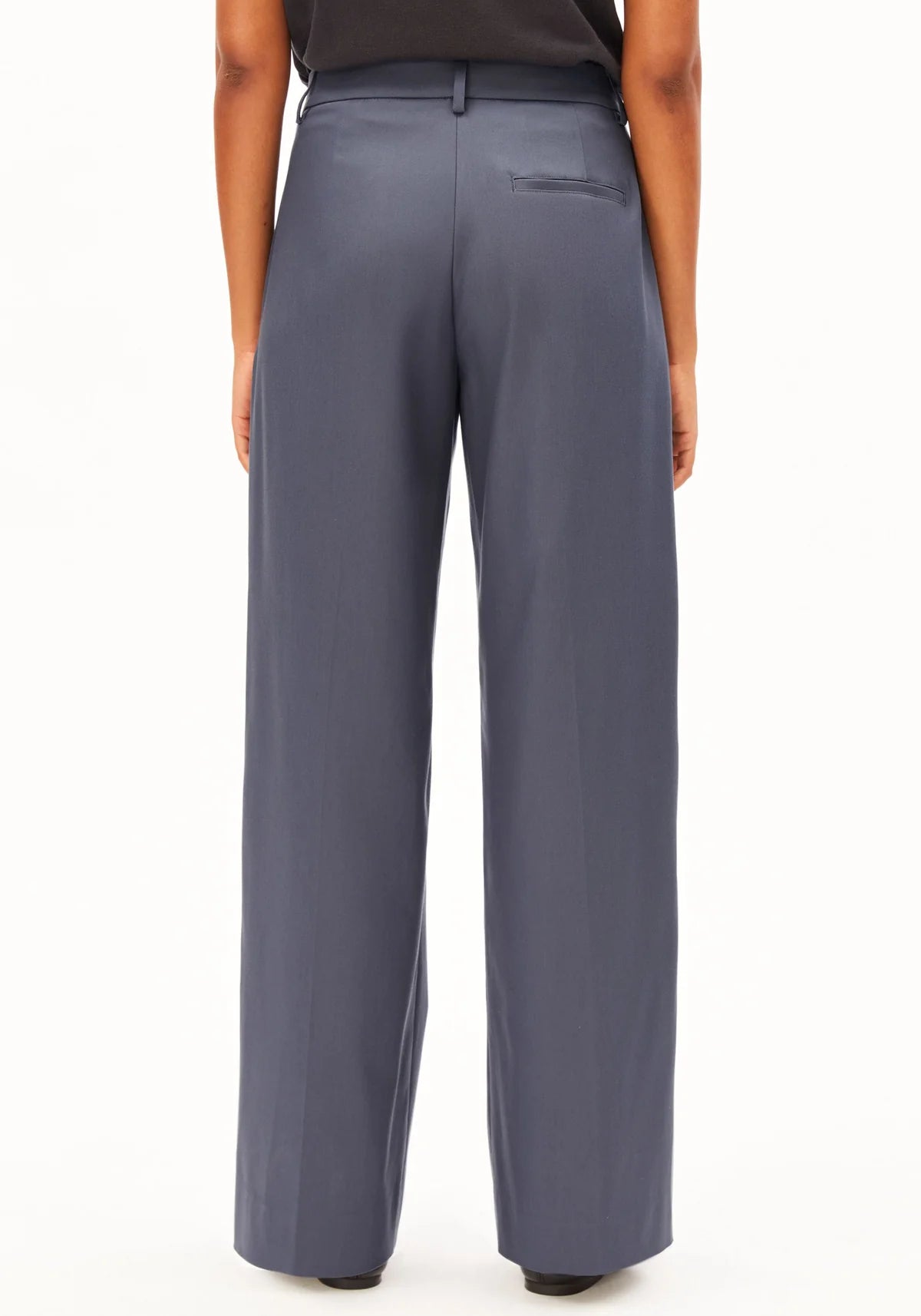 LEANDRAA PANT