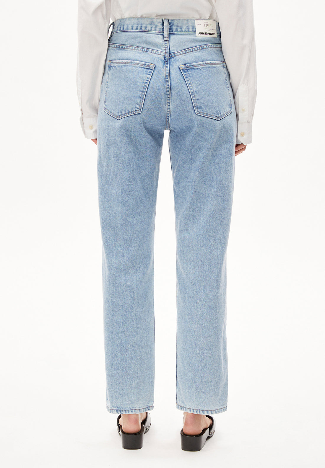 AAIKALA HIGH STRAIGHT JEAN