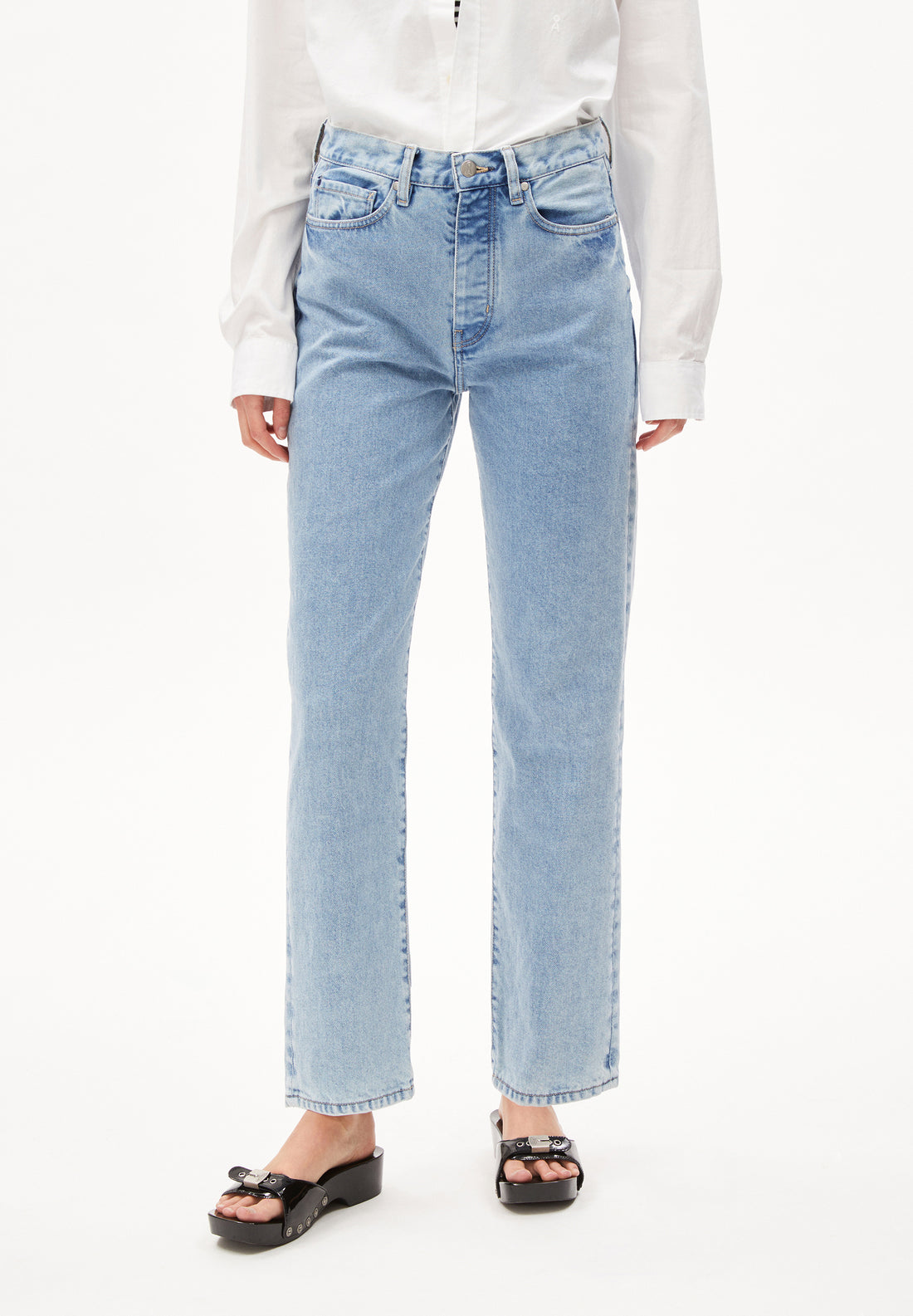 AAIKALA HIGH STRAIGHT JEAN