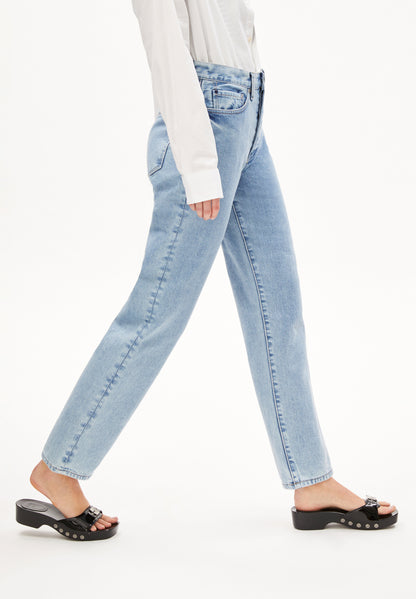 AAIKALA HIGH STRAIGHT JEAN
