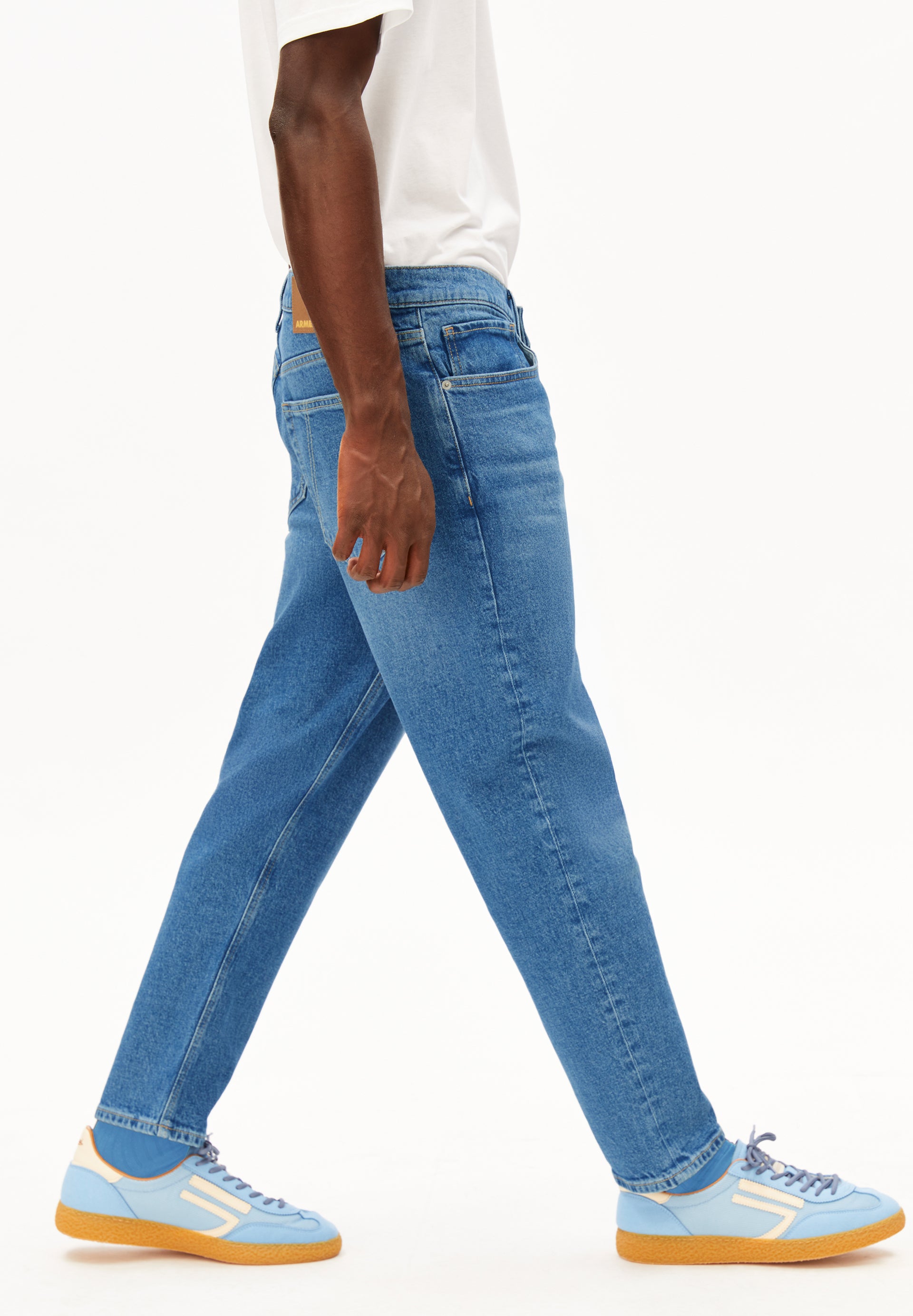 MAAKX RELAXED TAPERED JEANS  aus Bio-Baumwoll-Mix Comfort Stretch