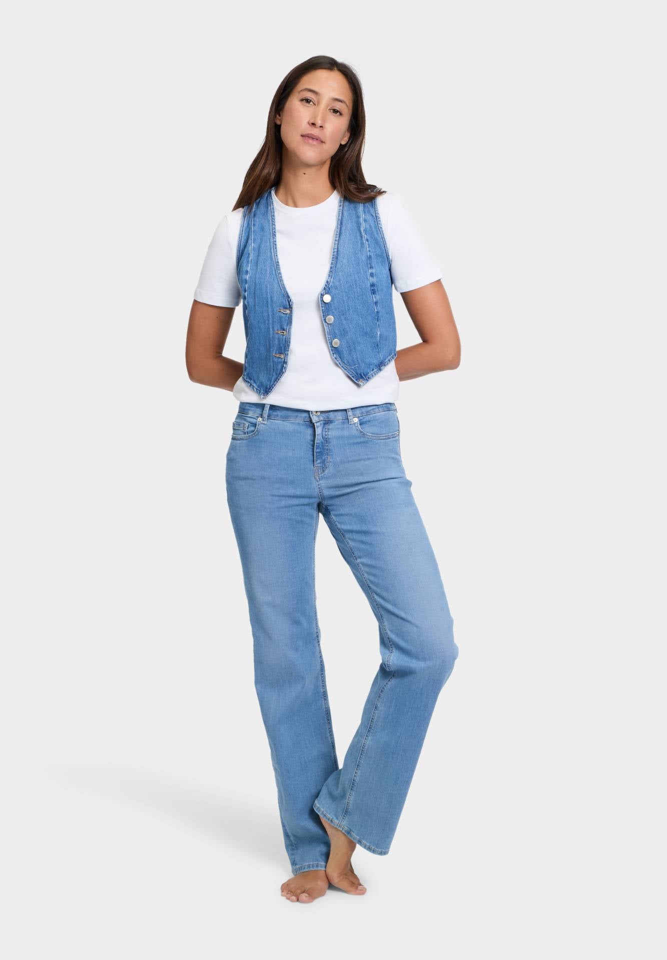 06:00 Wide Leg Jeans – Mid Waist