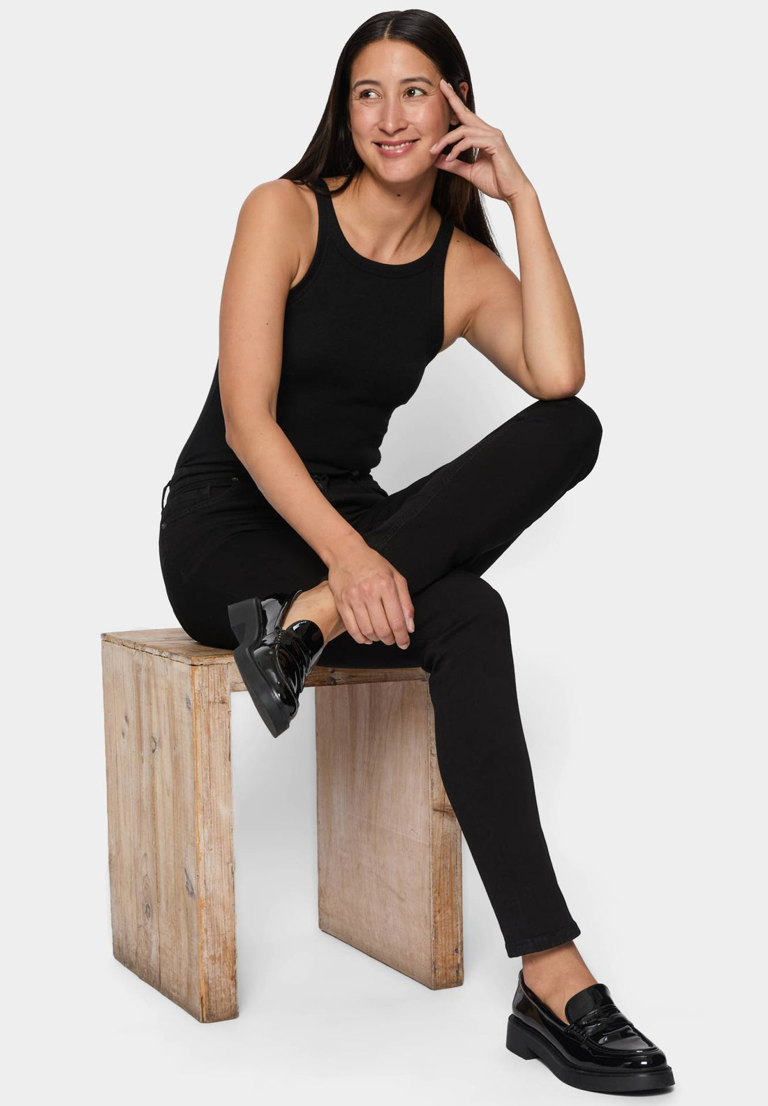 Slim Fit Mid Waist black 09:00