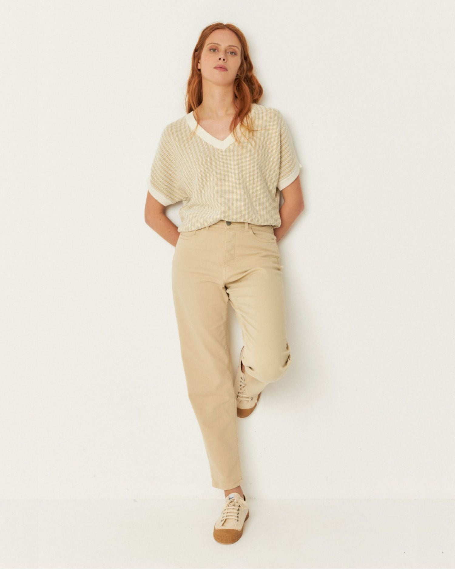 ANIA TROUSER in Sand – Gerade geschnittene Hose mit Taschen