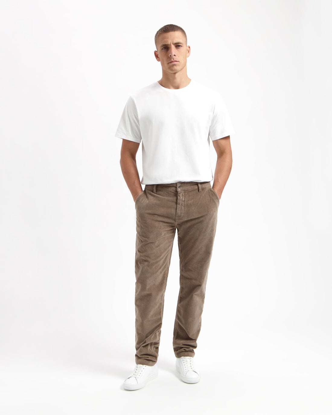 Darren Chino Corduroy in Taupe – vielseitige Kordhose