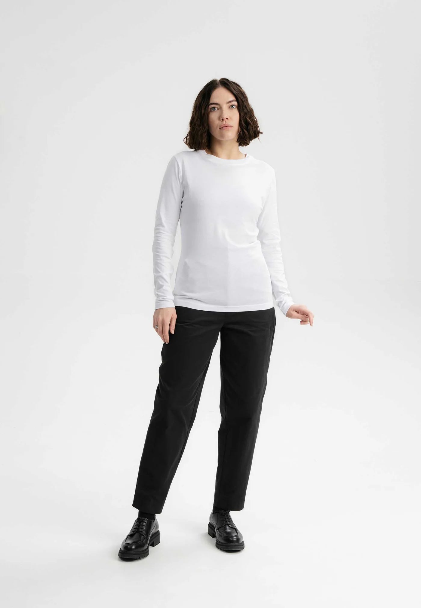 Basic Langarmshirt DHIVYA weiß
