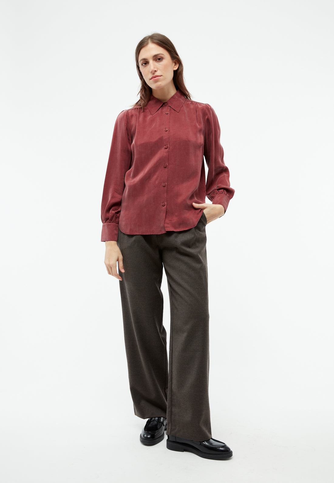 GBKasia in Cranberry – fließende Bluse aus Cupro (Bemberg™)