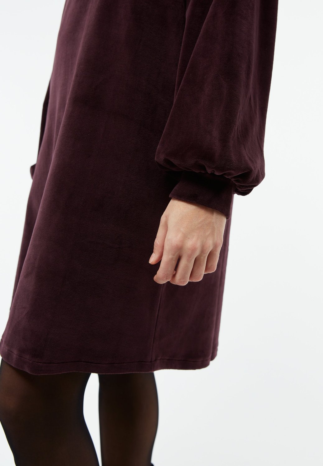 GBGesa in Midnight Plum – Kleid aus weichem Samt