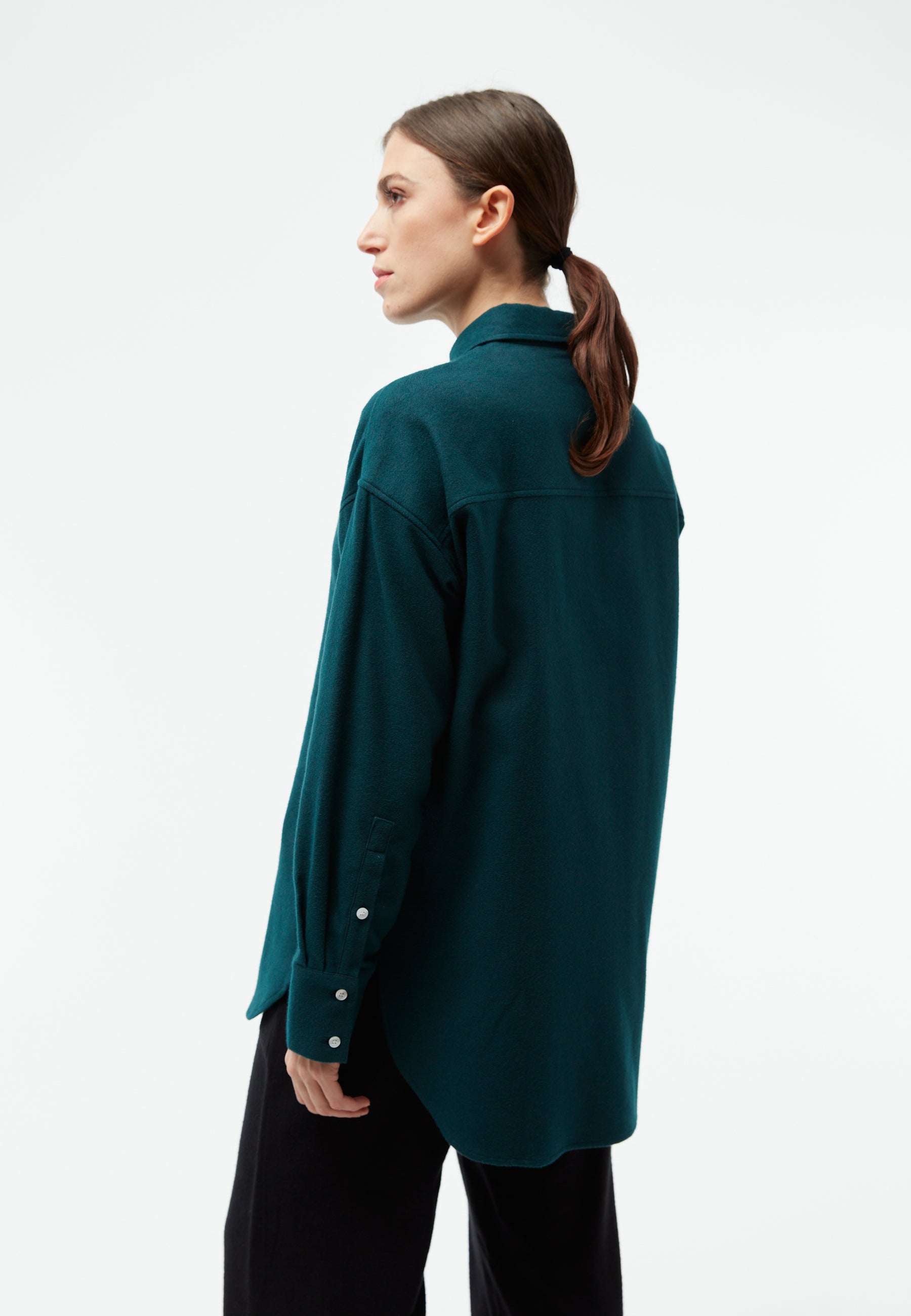 GBCosima in Dark Teal – zeitloses Cordhemd in moderner Silhouette