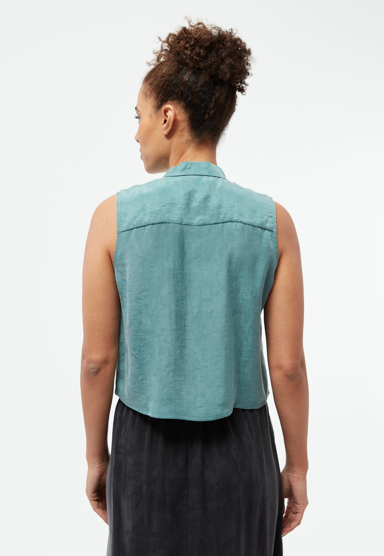 Ärmellose Bluse aus 100% TENCEL™ Lyocell – Graphite Green