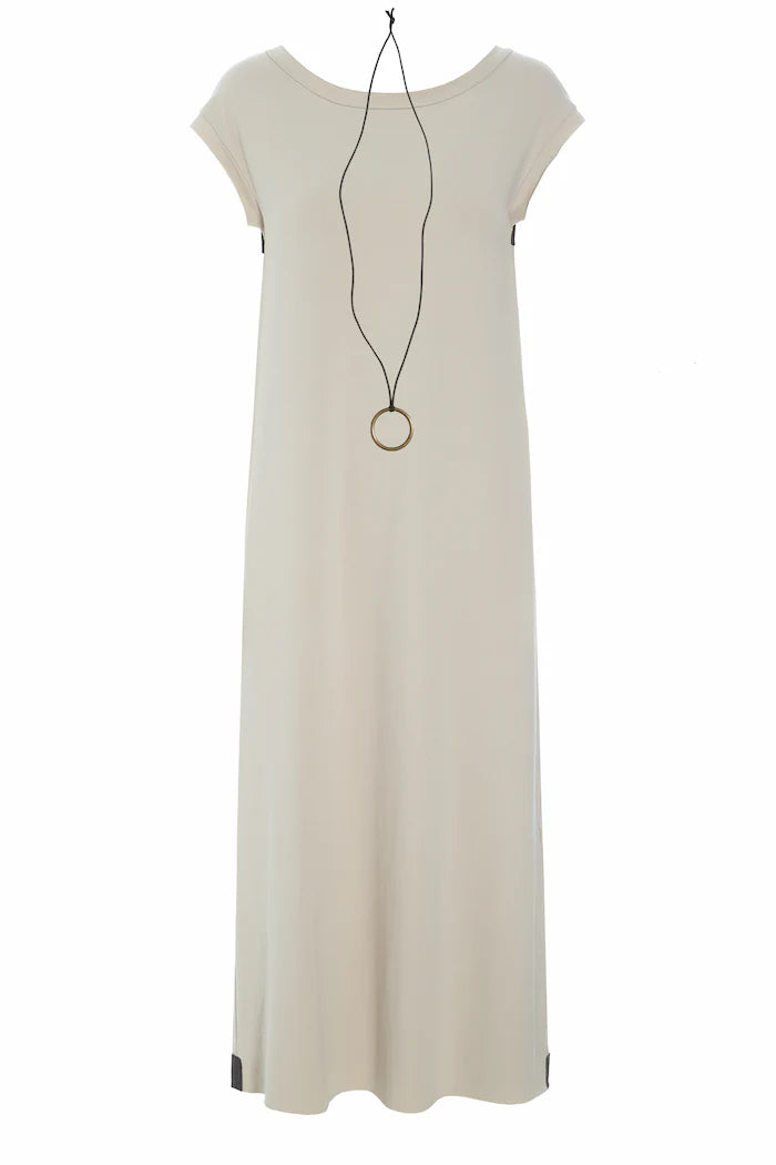 LANGE KLEID MIT SCHMUCK