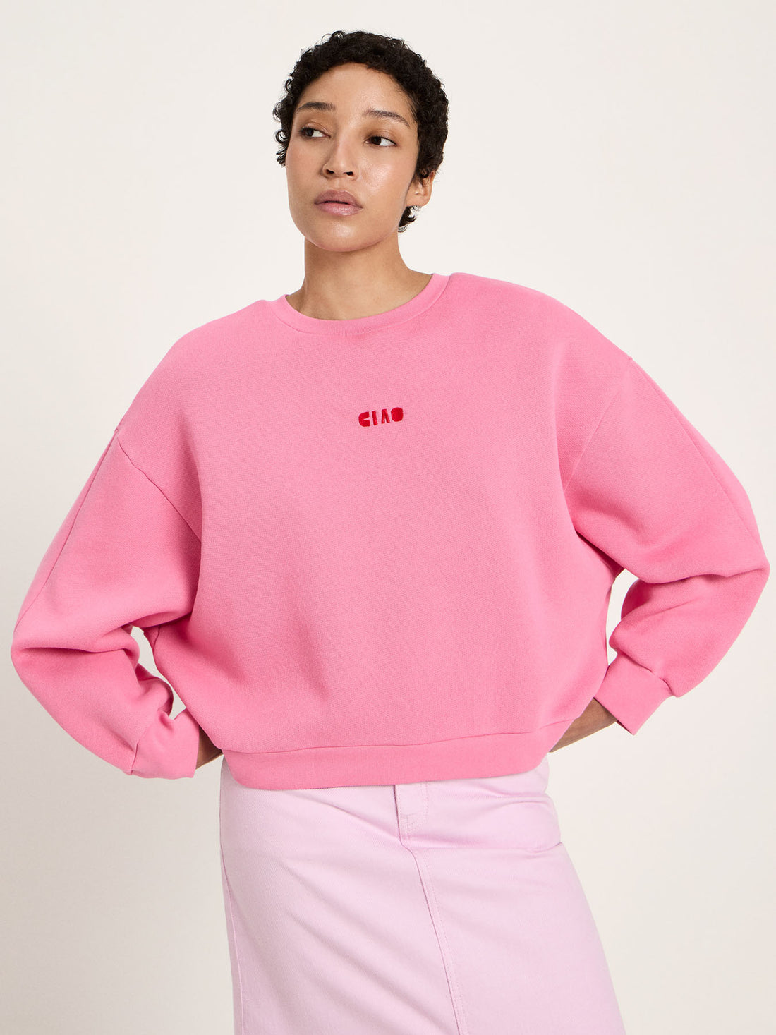 Statement-Sweatshirt „CIAO BELLA“ – Farbe Bright Orchid