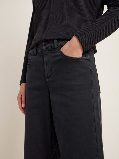 Cropped Jeans (OCS) in Black aus Bio-Baumwolle