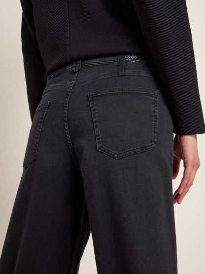 Cropped Jeans (OCS) in Black aus Bio-Baumwolle