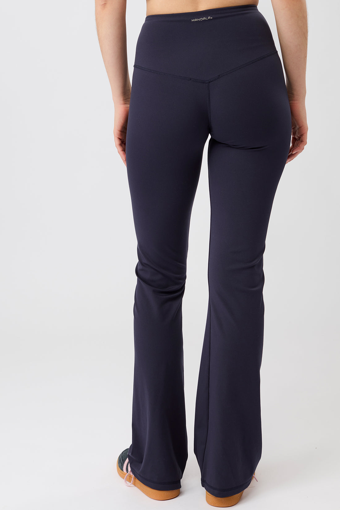 HOSE SPORTS FLARED Performance Pants mit ausgestelltem Bein