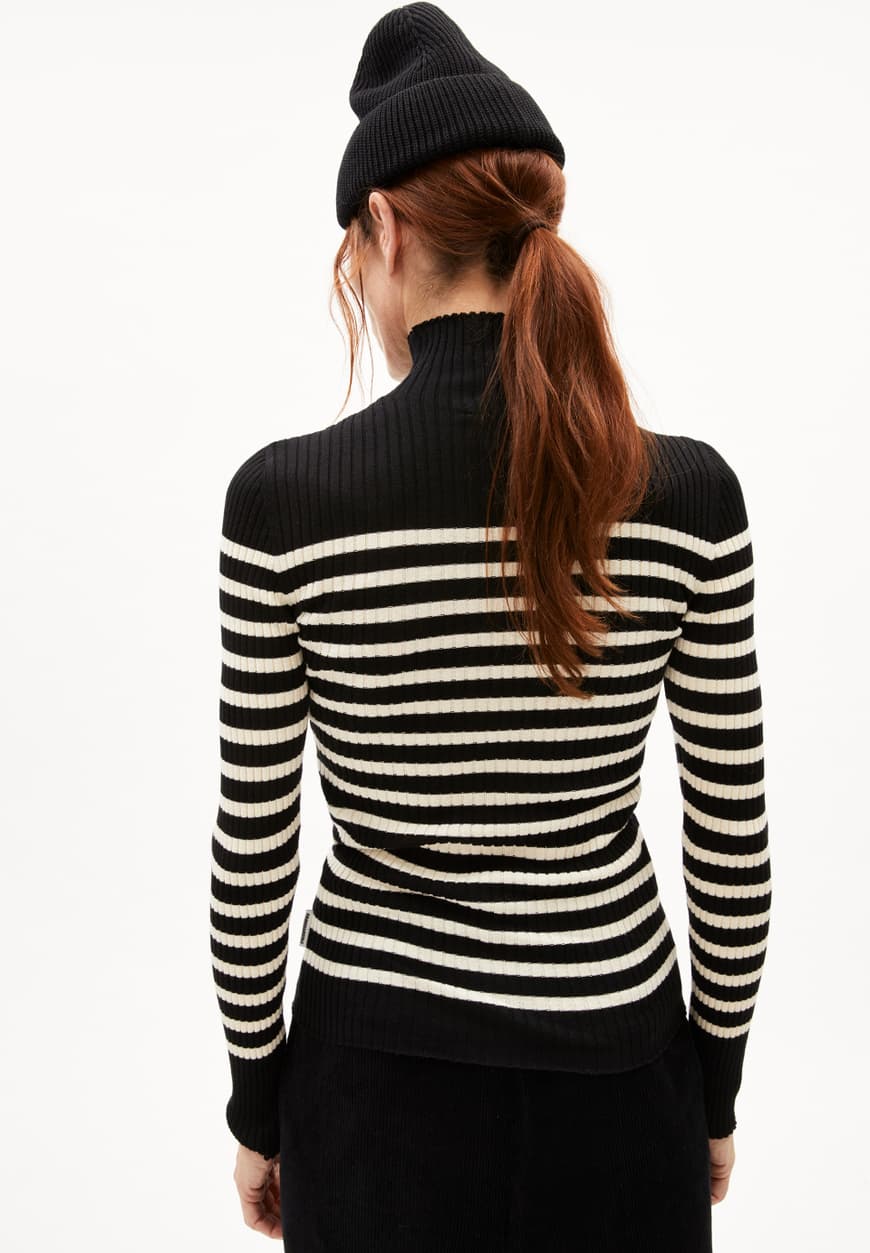 ALAANIA PLACED STRIPES in black-oatmilk – PULLOVER SLIM FIT AUS BIO-BAUMWOLLE