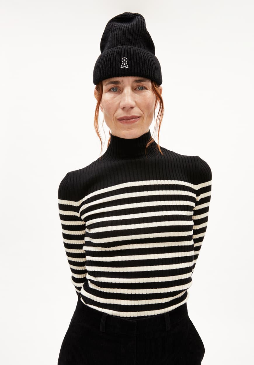 ALAANIA PLACED STRIPES in black-oatmilk – PULLOVER SLIM FIT AUS BIO-BAUMWOLLE