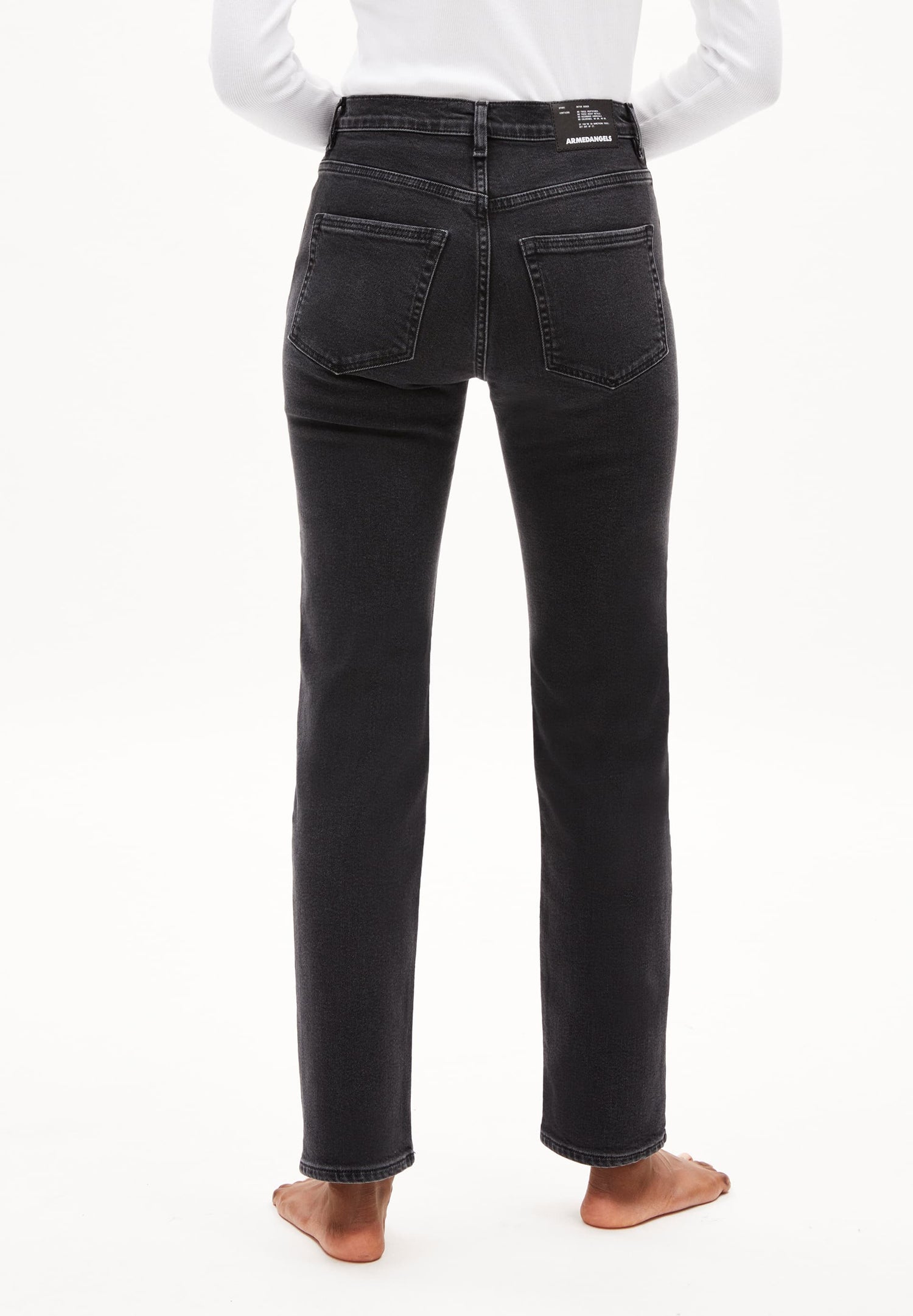 CARENAA in true ebony black – Klassische Jeans Straight Leg Mid Waist aus Bio-Baumwoll Mix