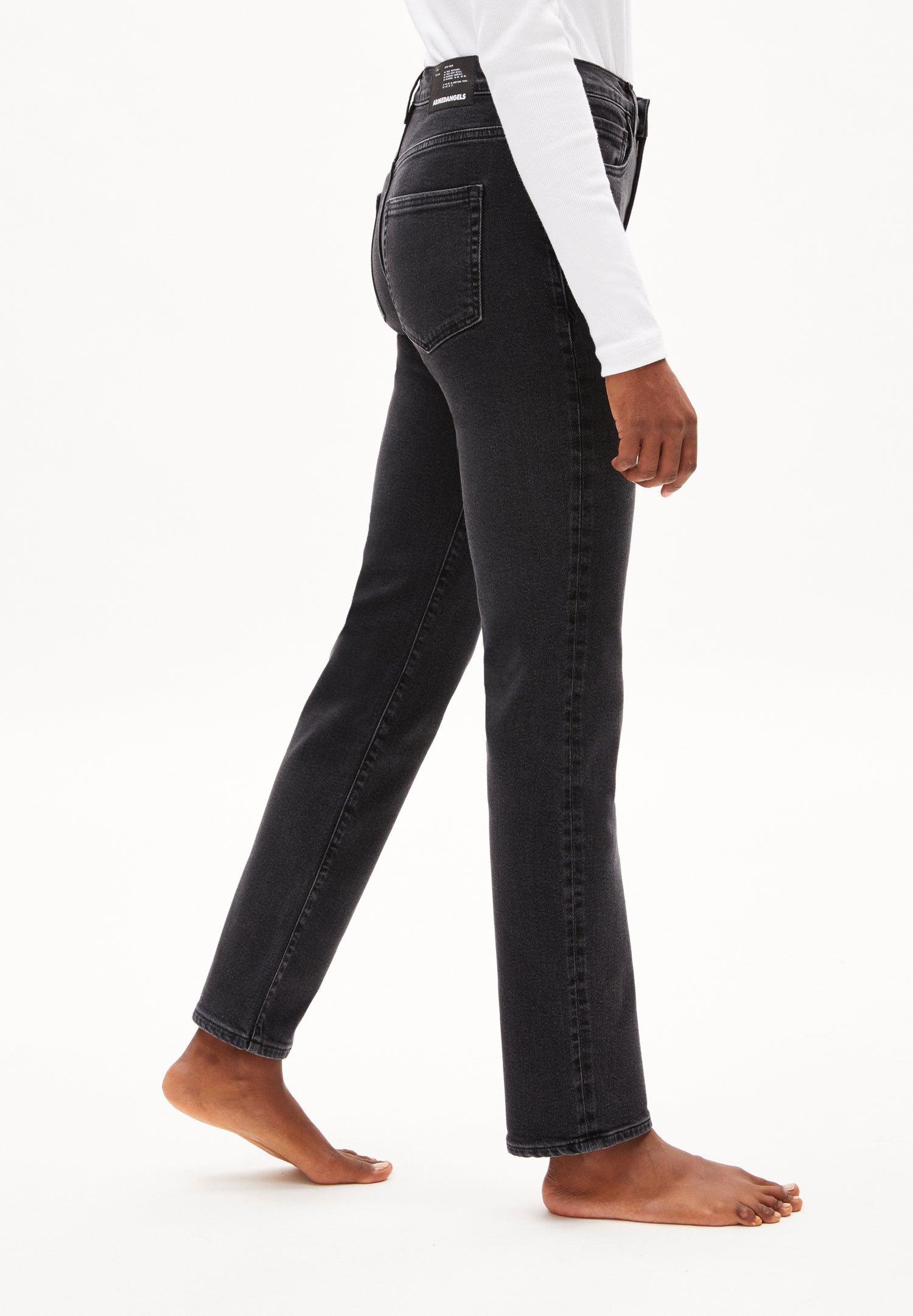 CARENAA in true ebony black – Klassische Jeans Straight Leg Mid Waist aus Bio-Baumwoll Mix