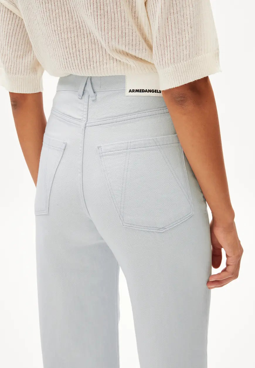 ENIJAA CROPPED IN BLUE WHITE – Denim High Waist Wide Leg aus Bio-Baumwoll Mix