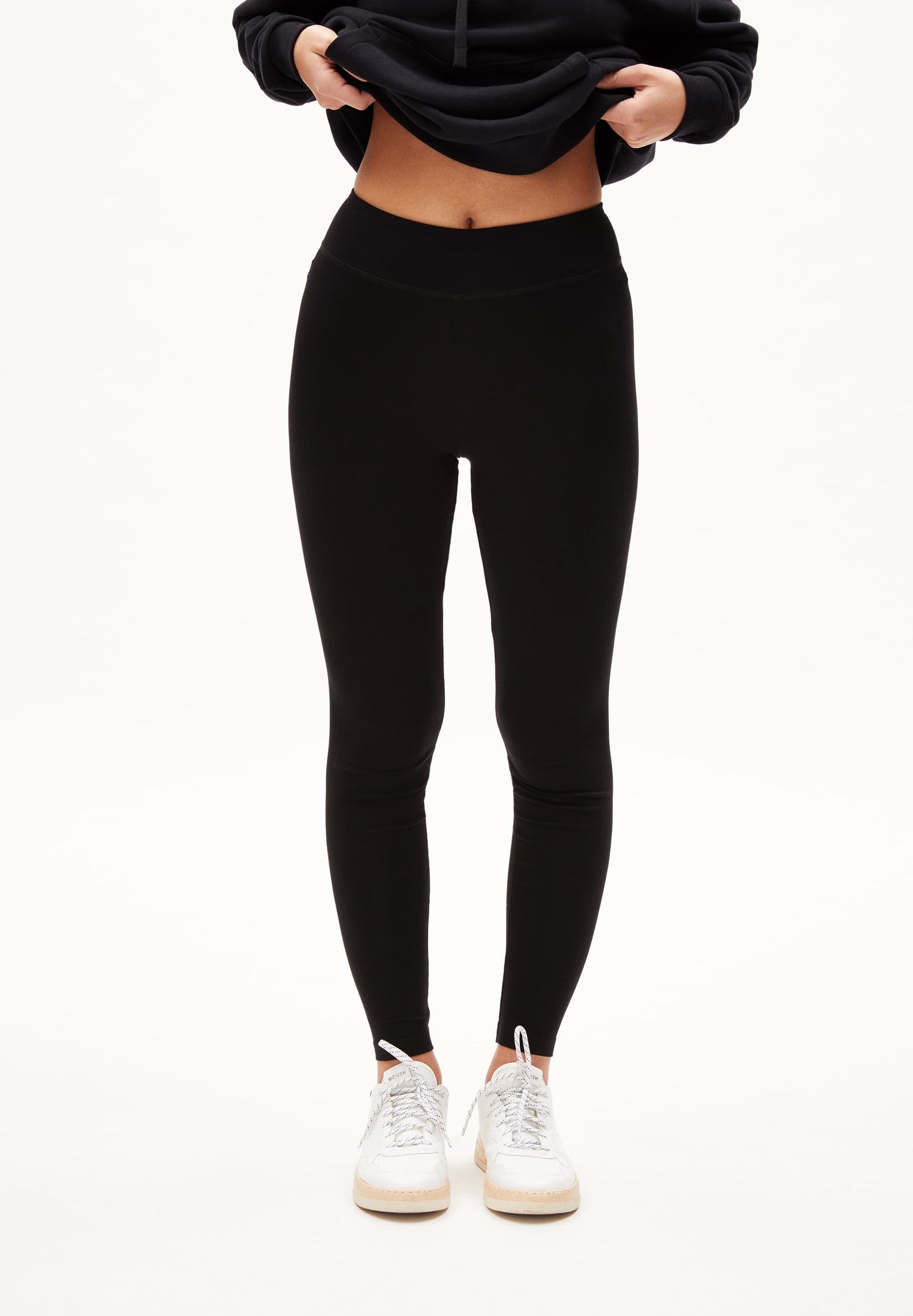 FARIBAA IN BLACK – LEGGINGS AUS BIO-BAUMWOLL MIX