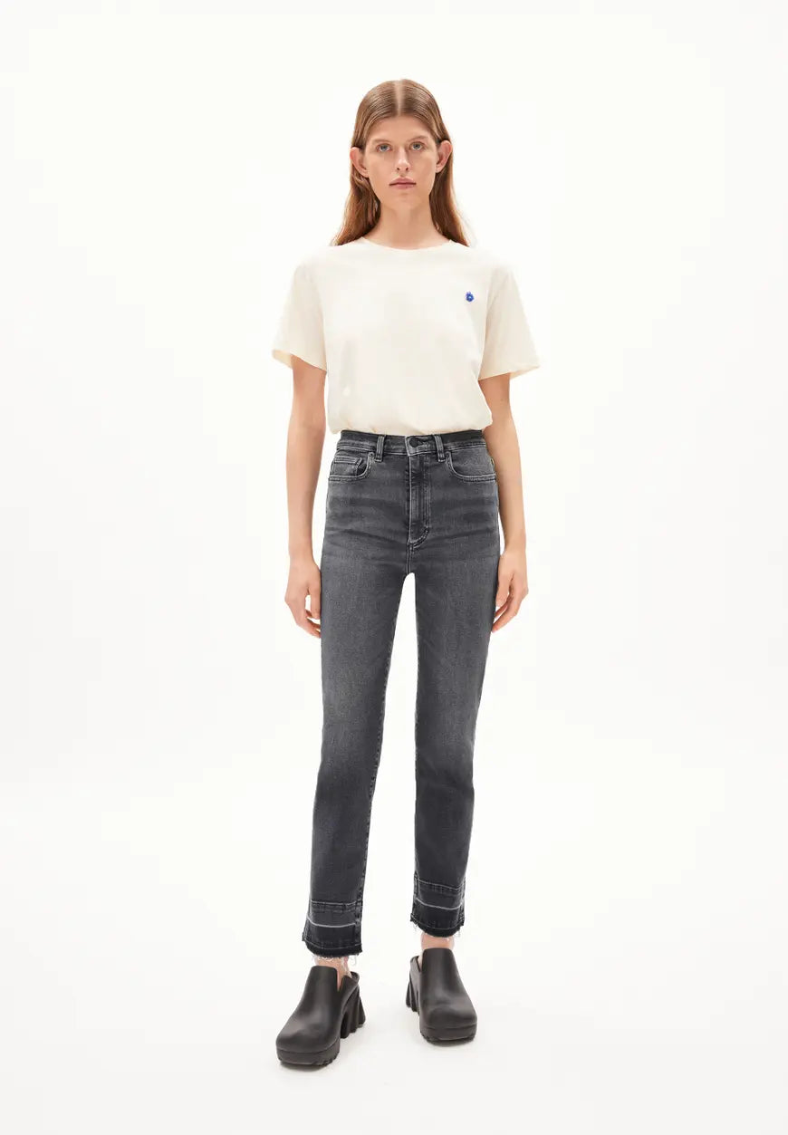 LEJAANI X DETAIL – Jeans Straight Leg High Waist aus Bio-Baumwoll Mix