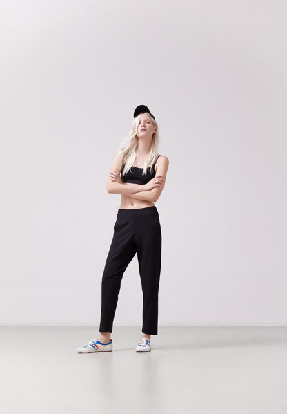 MAGDAALENA IN BLACK – JERSEYHOSE AUS LENZING™ ECOVERO™ MIX