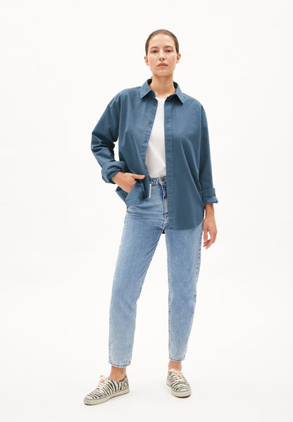 MAIRAA in fresh blue – MOM FIT HIGH WAIST DENIM AUS RECYCELTER BAUMWOLLE