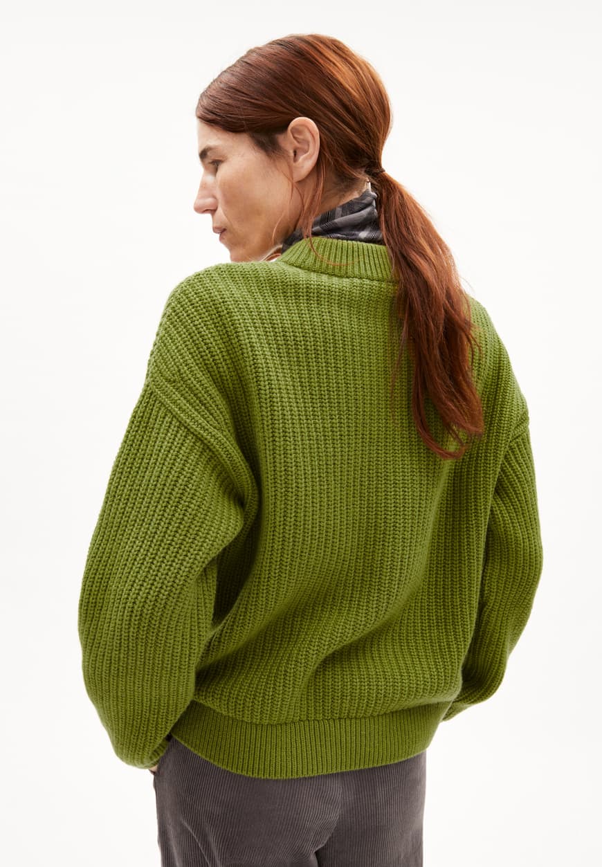 MIYAAR SOLID IN DARK MOSS – PULLOVER LOOSE FIT AUS BIO-WOLL MIX